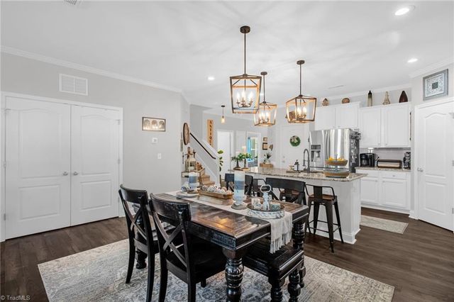 1402 Hunting Hawk Lane, Kernersville, NC 27284