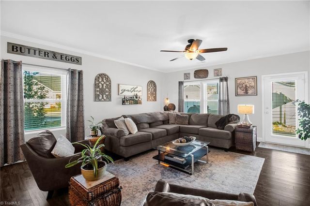 1402 Hunting Hawk Lane, Kernersville, NC 27284