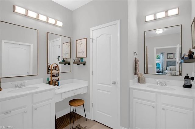 1402 Hunting Hawk Lane, Kernersville, NC 27284