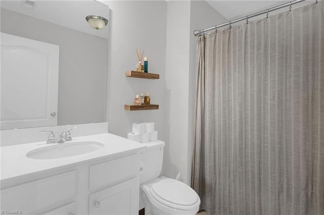 1402 Hunting Hawk Lane, Kernersville, NC 27284