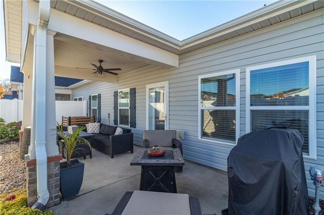 1402 Hunting Hawk Lane, Kernersville, NC 27284