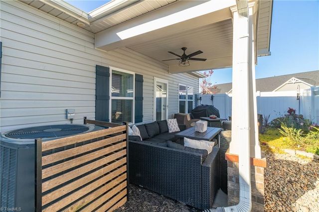 1402 Hunting Hawk Lane, Kernersville, NC 27284