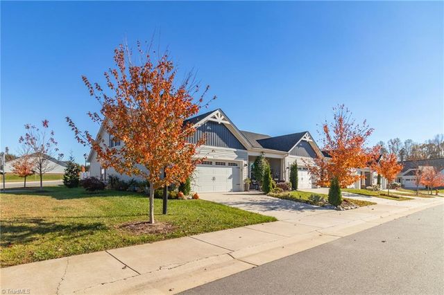 1402 Hunting Hawk Lane, Kernersville, NC 27284