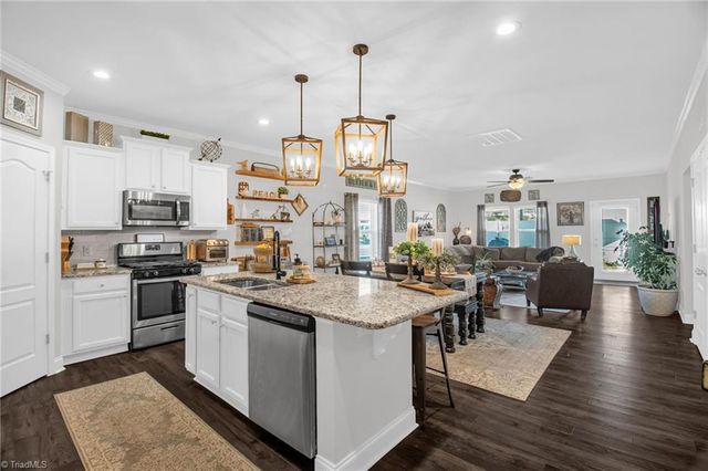 1402 Hunting Hawk Lane, Kernersville, NC 27284