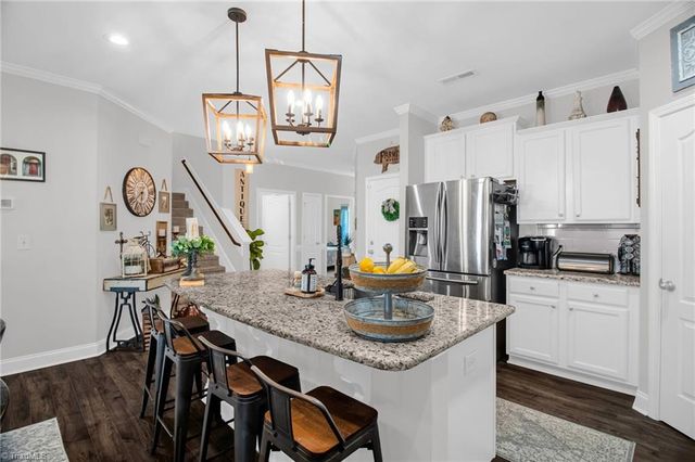 1402 Hunting Hawk Lane, Kernersville, NC 27284