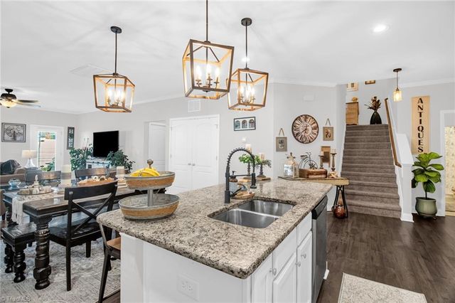 1402 Hunting Hawk Lane, Kernersville, NC 27284