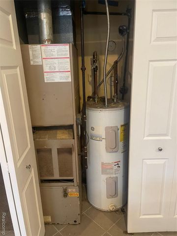 29561 Fairfax Street, Southfield, MI 48076