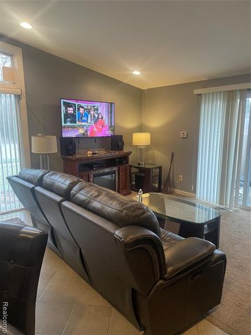 29561 Fairfax Street, Southfield, MI 48076