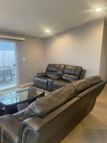 29561 Fairfax Street, Southfield, MI 48076