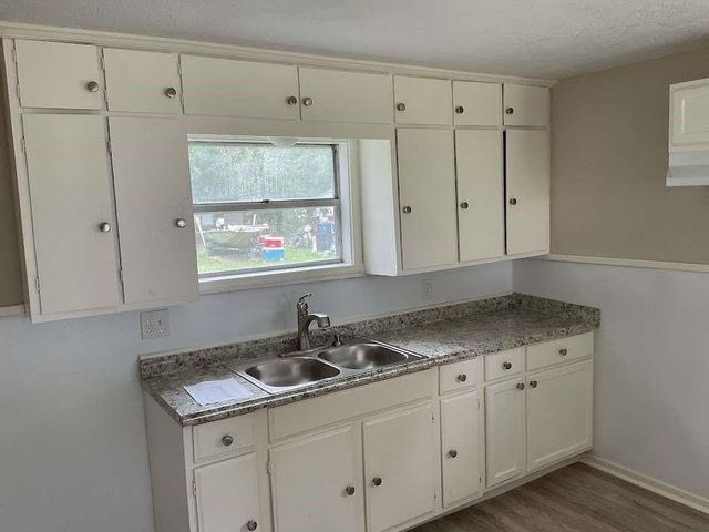 805 E Calhoun Street, El Campo, TX 77437