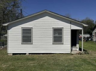 805 E Calhoun Street, El Campo, TX 77437