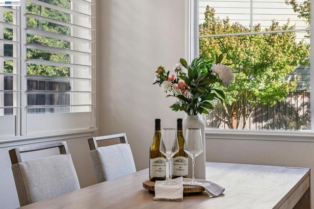 12 Britt Ct, Alameda, CA 94502