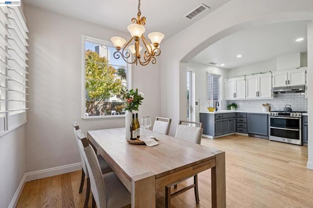 12 Britt Ct, Alameda, CA 94502
