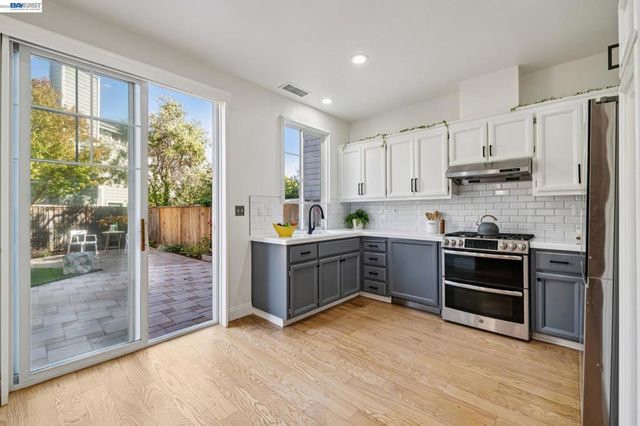 12 Britt Ct, Alameda, CA 94502