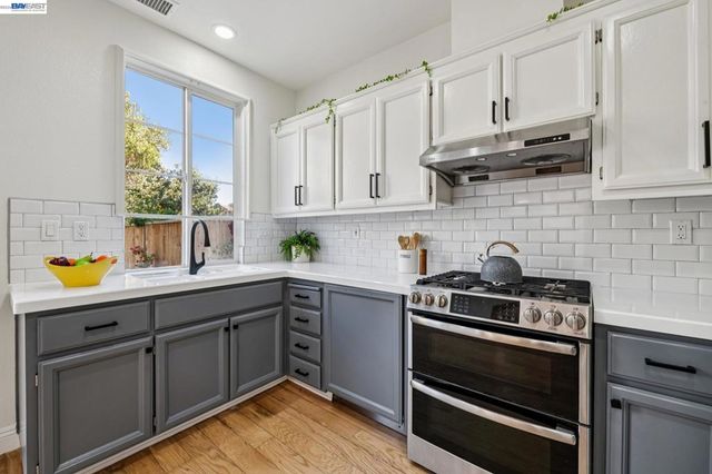 12 Britt Ct, Alameda, CA 94502