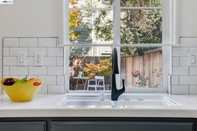 12 Britt Ct, Alameda, CA 94502