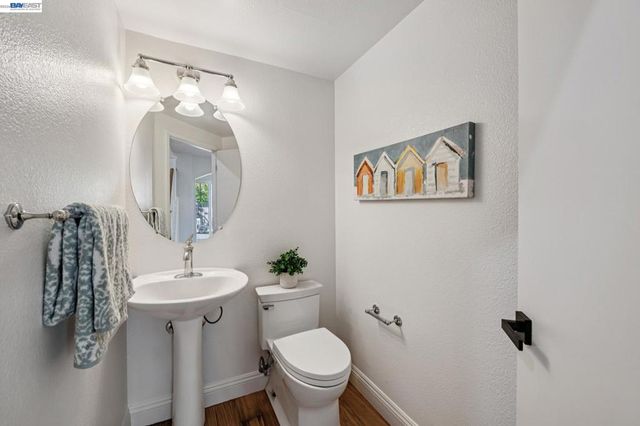 12 Britt Ct, Alameda, CA 94502