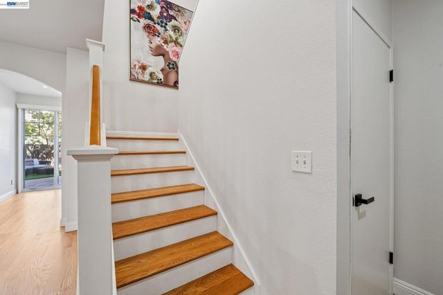 12 Britt Ct, Alameda, CA 94502