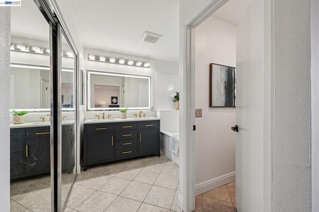 12 Britt Ct, Alameda, CA 94502