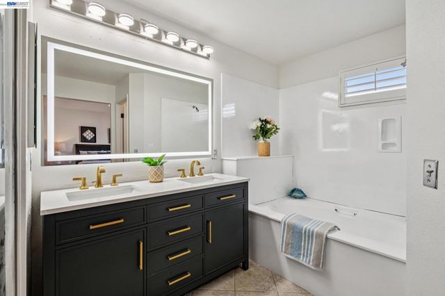 12 Britt Ct, Alameda, CA 94502
