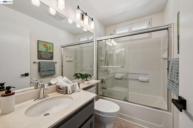 12 Britt Ct, Alameda, CA 94502