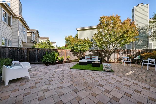 12 Britt Ct, Alameda, CA 94502