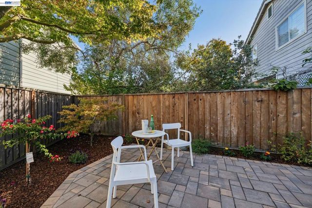 12 Britt Ct, Alameda, CA 94502