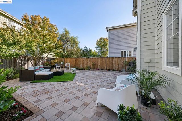 12 Britt Ct, Alameda, CA 94502
