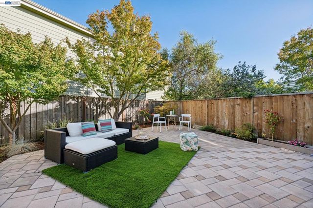 12 Britt Ct, Alameda, CA 94502