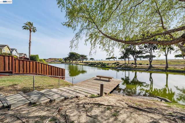 12 Britt Ct, Alameda, CA 94502