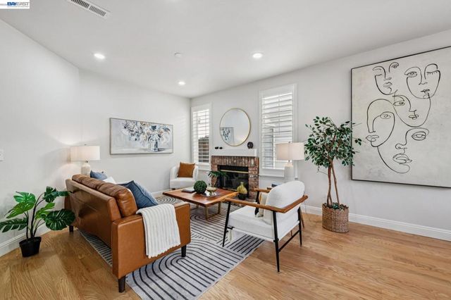 12 Britt Ct, Alameda, CA 94502