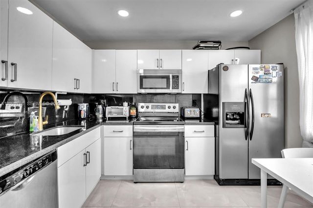 3571 Magellan Cir 343-4, Aventura, FL 33180