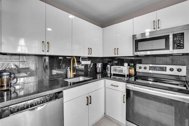 3571 Magellan Cir 343-4, Aventura, FL 33180