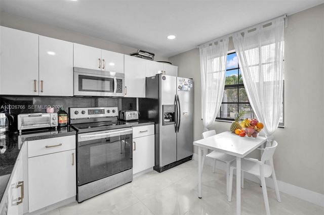 3571 Magellan Cir 343-4, Aventura, FL 33180