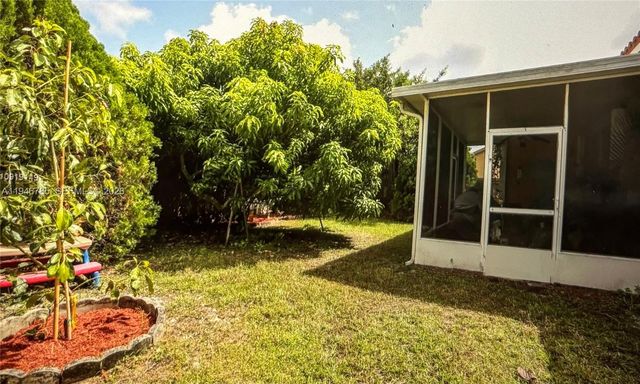 2103 NE 38th Rd, Homestead, FL 33033