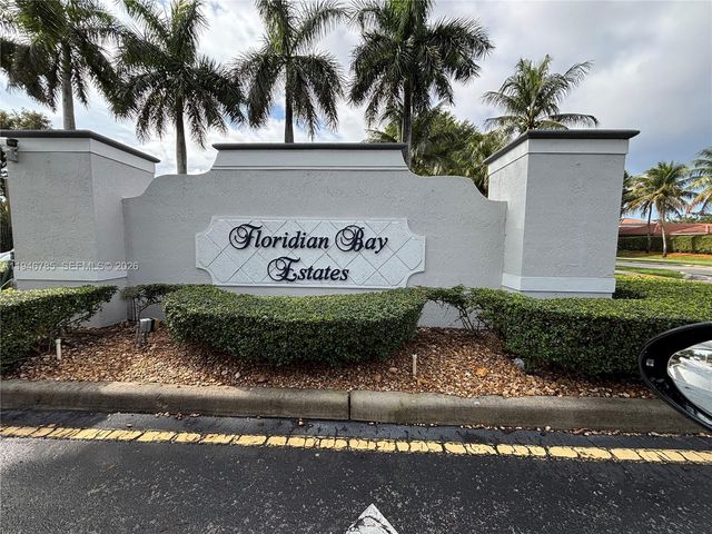 2103 NE 38th Rd, Homestead, FL 33033