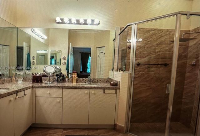 2103 NE 38th Rd, Homestead, FL 33033