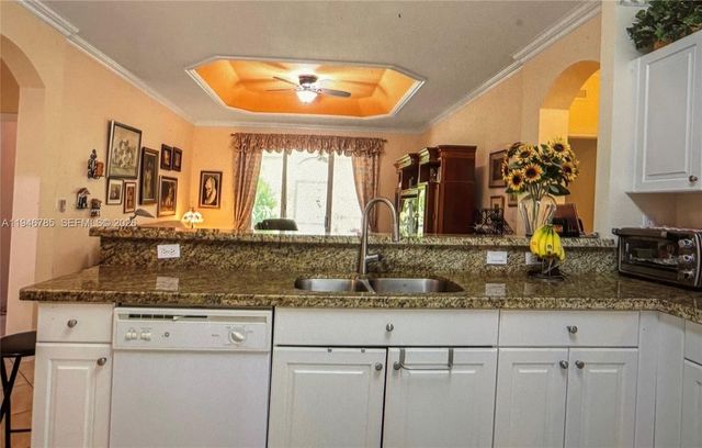 2103 NE 38th Rd, Homestead, FL 33033