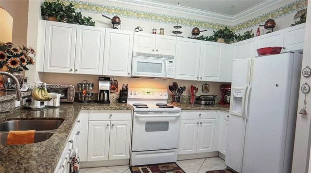 2103 NE 38th Rd, Homestead, FL 33033