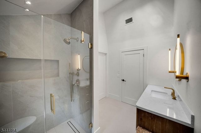 160 Beacon St, Haworth Boro, NJ 07641