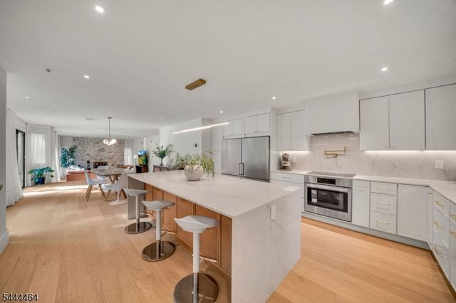 160 Beacon St, Haworth Boro, NJ 07641