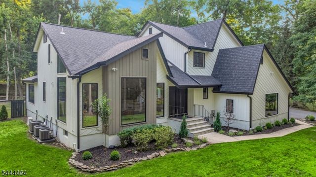 160 Beacon St, Haworth Boro, NJ 07641