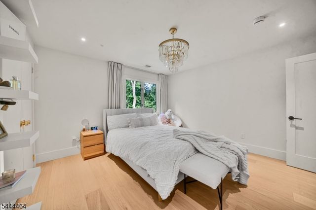 160 Beacon St, Haworth Boro, NJ 07641