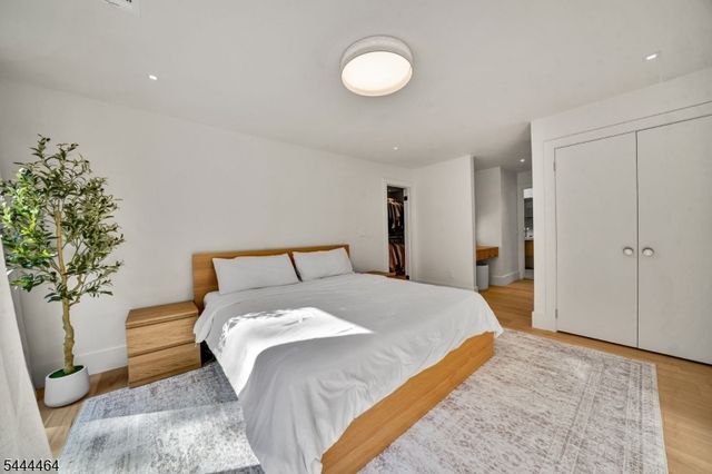 160 Beacon St, Haworth Boro, NJ 07641