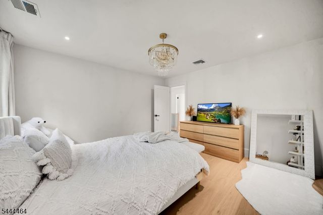 160 Beacon St, Haworth Boro, NJ 07641