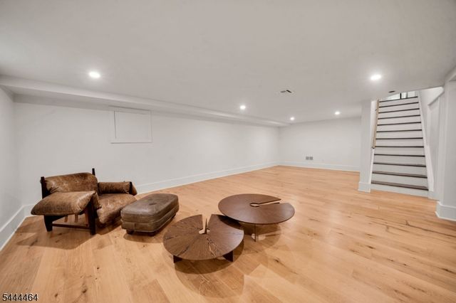 160 Beacon St, Haworth Boro, NJ 07641