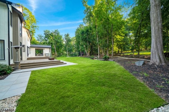 160 Beacon St, Haworth Boro, NJ 07641