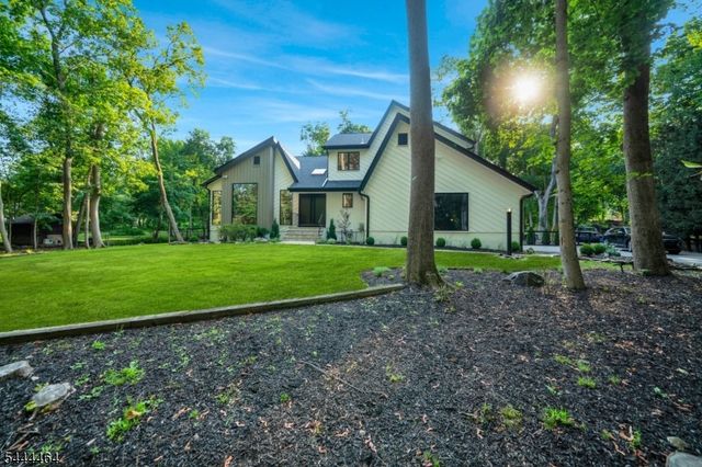 160 Beacon St, Haworth Boro, NJ 07641