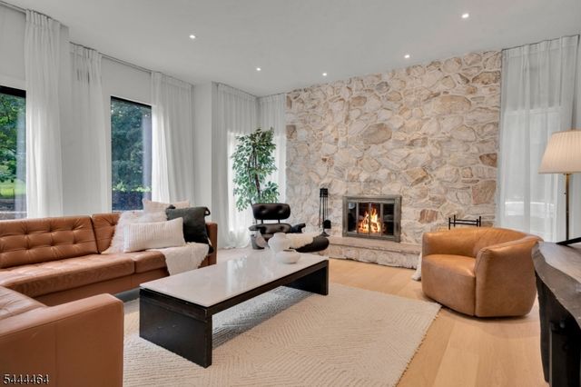 160 Beacon St, Haworth Boro, NJ 07641