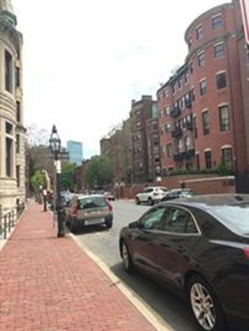 10 Charlesgate East 404, Boston, MA 02215